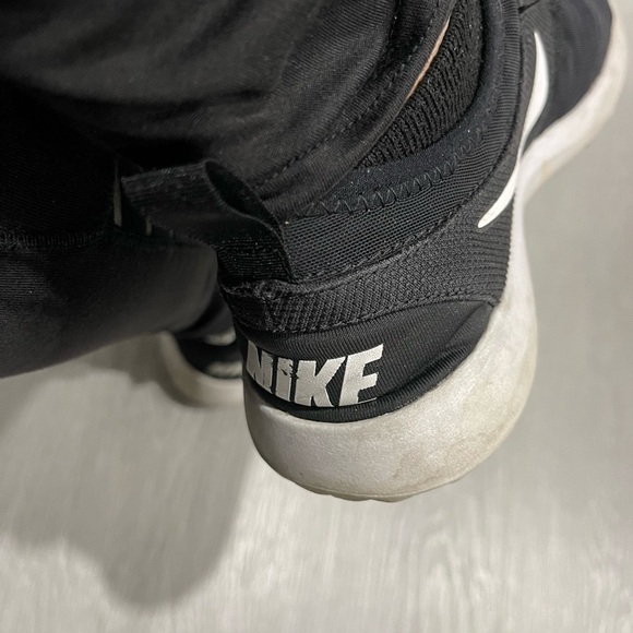 71/2 black and white Nike in used condition but still have life - Picture 4 of 5